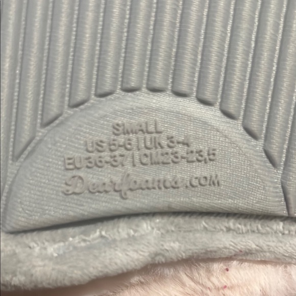 Dearfoams deLuxe Pink Plush Slippers with Cozy Design - Picture 4 of 7